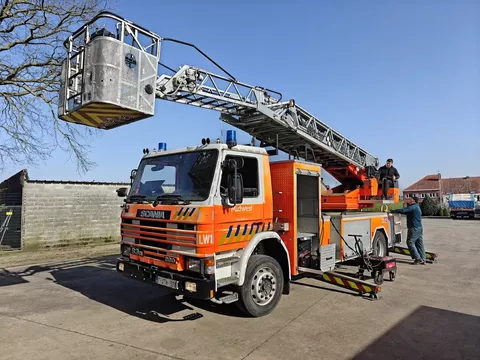 Scania P P93 ML 4X2 280 ZB + MAGIRUS DREHLEITER / FIRE LADDER / ECHELLE POMPIER - DLK 23-12 VARIO GL CC